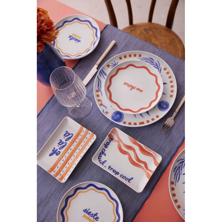 12-dielna jedálenská súprava z porcelánu — červená/modrá/biela