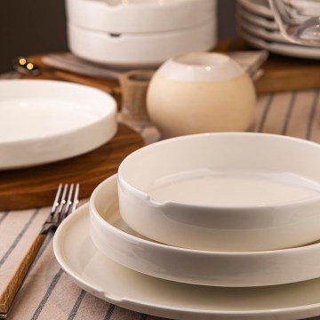 18-dielna jedálenská súprava z bieleho porcelánu