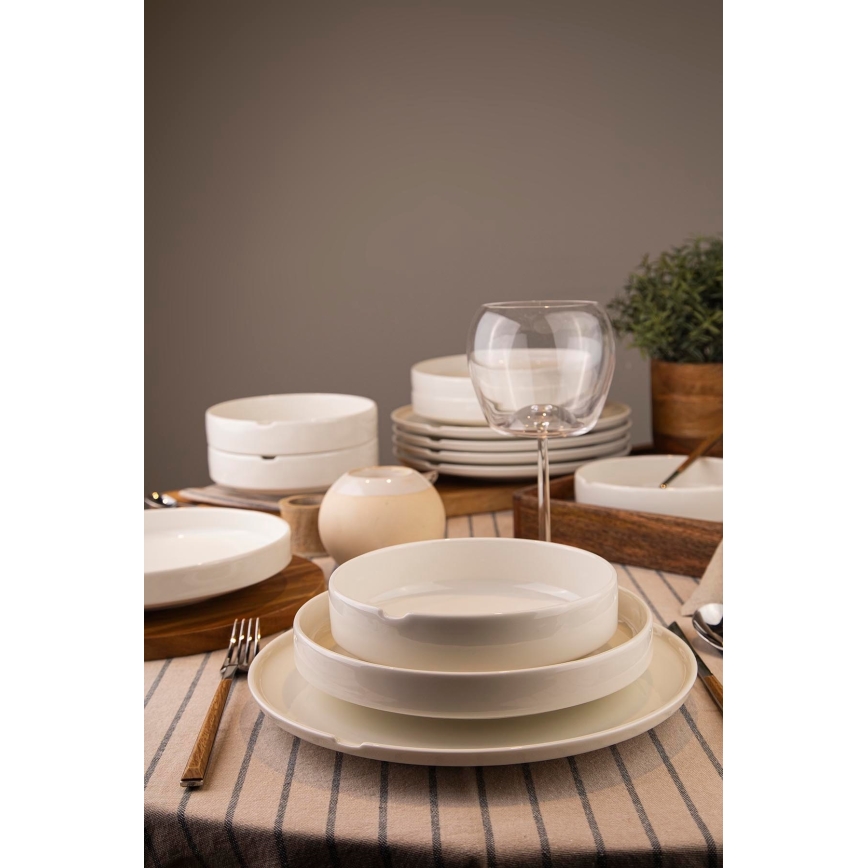 18-dielna jedálenská súprava z bieleho porcelánu