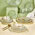 24-dielna jedálenská sada z číreho skla so zlatými detailmi
