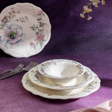 24-dielna pestrofarebná jedálenská súprava z porcelánu