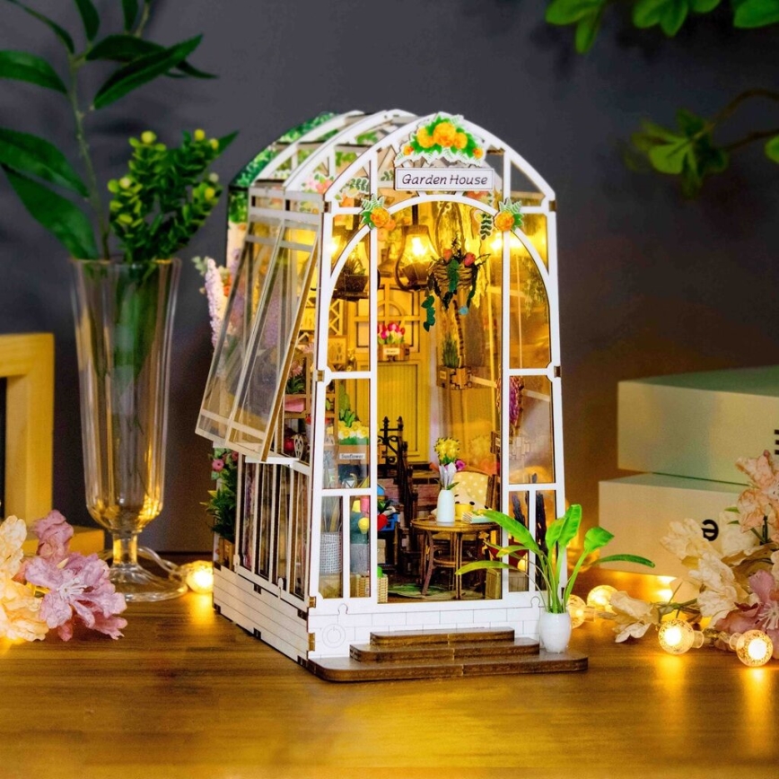 2Kids Toys - Miniatúra domčeka Záhradný domček 2xAAA
