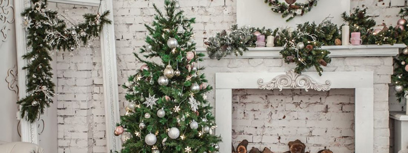 Rady a triky, ako správne postaviť vianočný stromček