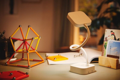 Back to School v sviežom svetle – s LED stolovými lampami Philips