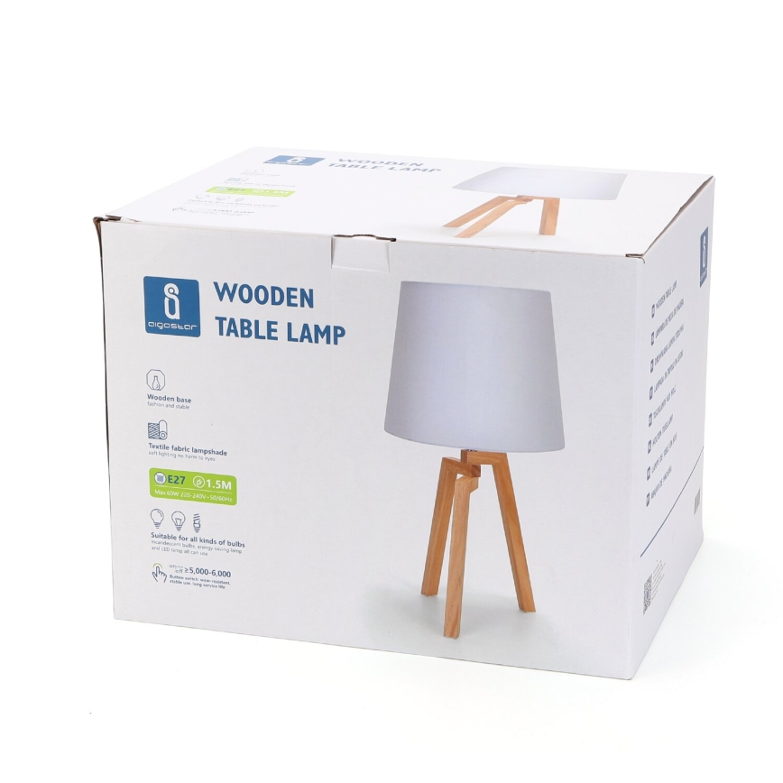 Drevená stolová lampa s bielym textilným tienidlom je zobrazená na kartónovej krabici. Krabica obsahuje text: WOODEN TABLE LAMP, Wooden base, Textile fabric lampshade, E27 Ø1.5M, Max 60W 220-240V, 50-60Hz, Suitable for all kinds of bulbs, 25.000-4.000.