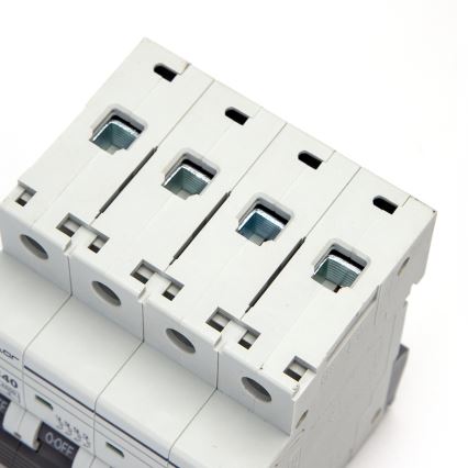 Aigostar - Istič 4-pólový 4P-20A-C 400V