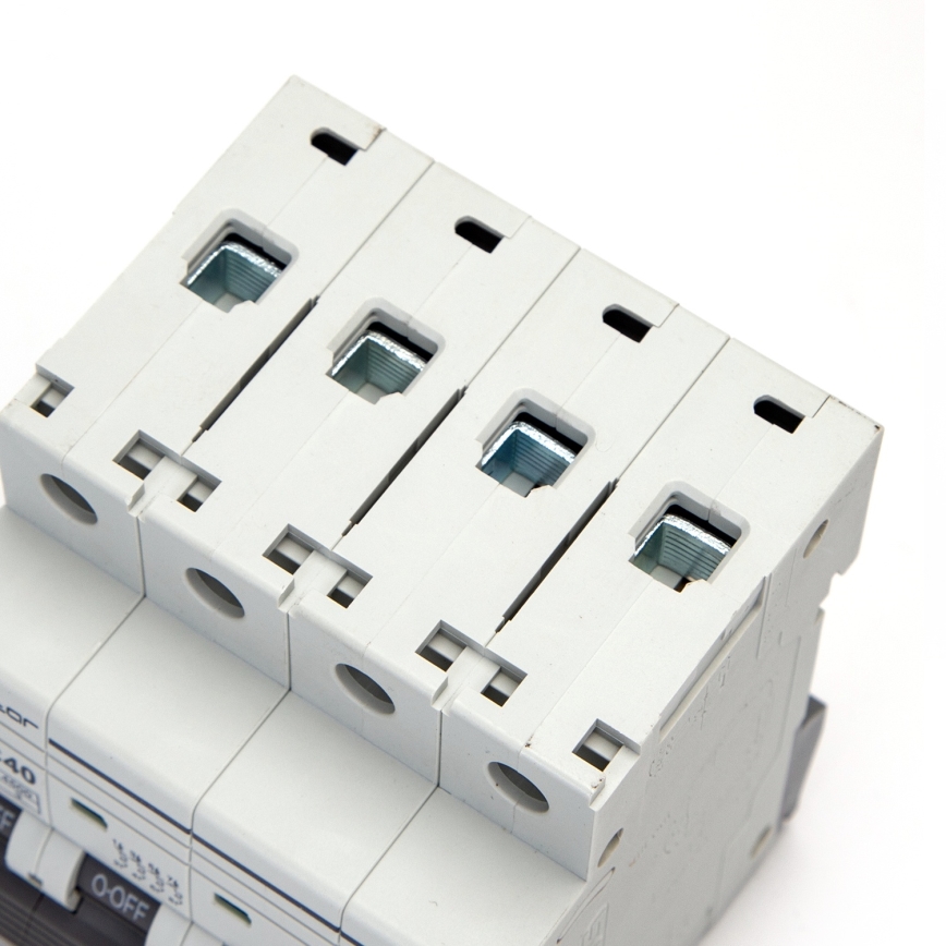 Aigostar - Istič 4-pólový 4P-20A-C 400V