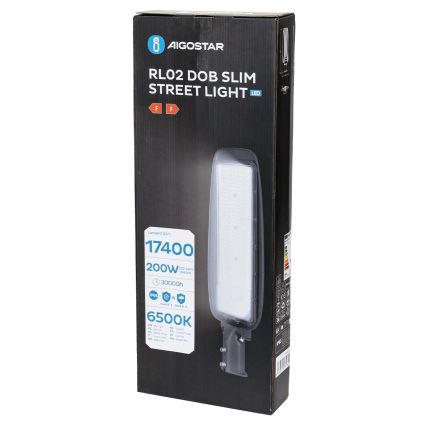 LED pouličné svietidlo RL02 DOB SLIM je zobrazené v balení. Balenie uvádza technické parametre: 17400 lúmenov, 200 W, 30000 hodín, 6500 K.