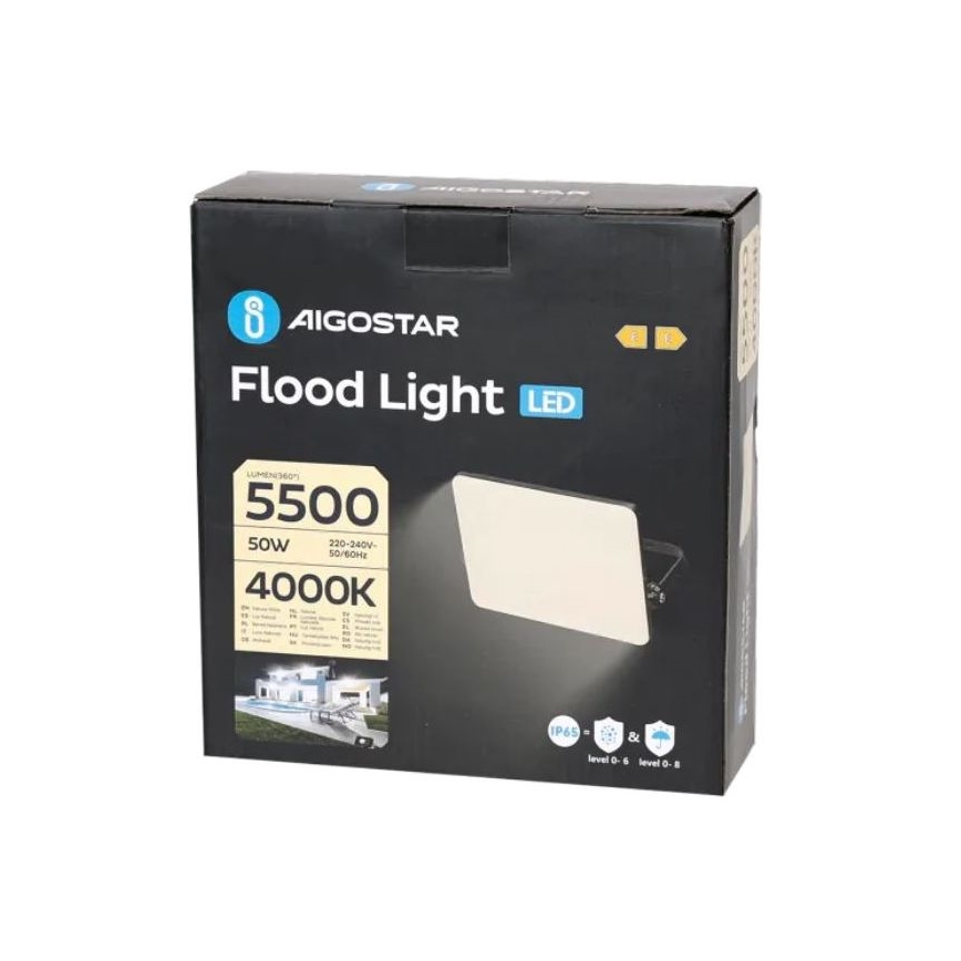 LED zaplavujúce svetlo AIGOSTAR s výkonom 50W, 5500 lúmenov a farbou svetla 4000K je zobrazené na čiernej krabici. Krabica obsahuje popis technických parametrov a ochrany IP65. Na krabici je aj ilustračná fotografia použitia svetla.