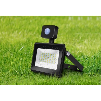 Aigostar - LED Reflektor so senzorom LED/50W/230V 4000K IP65 čierna