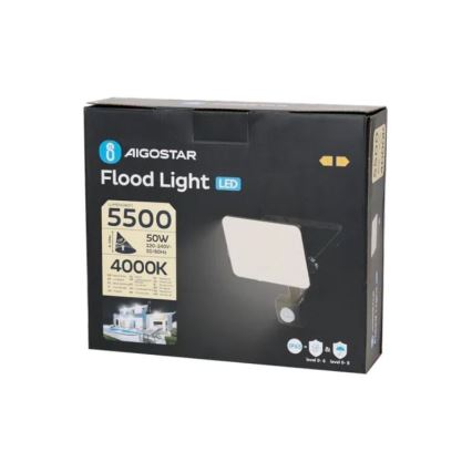 LED záhradné svietidlo AigoStar je zobrazené na čiernej krabici. Svietidlo má 5500 lúmenov, 50W, 4000K a je vybavené senzorom. Krabica ukazuje aj jeho použitie na dome.