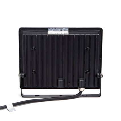 Čierne LED svietidlo s pripojeným káblom je umiestnené na bielom pozadí. Na zadnej strane je nápis: AICOSTAR LED Flood Light, 30W, IP65, 3000K-6500K, 220-240V, 50/60Hz, RoHS CE.