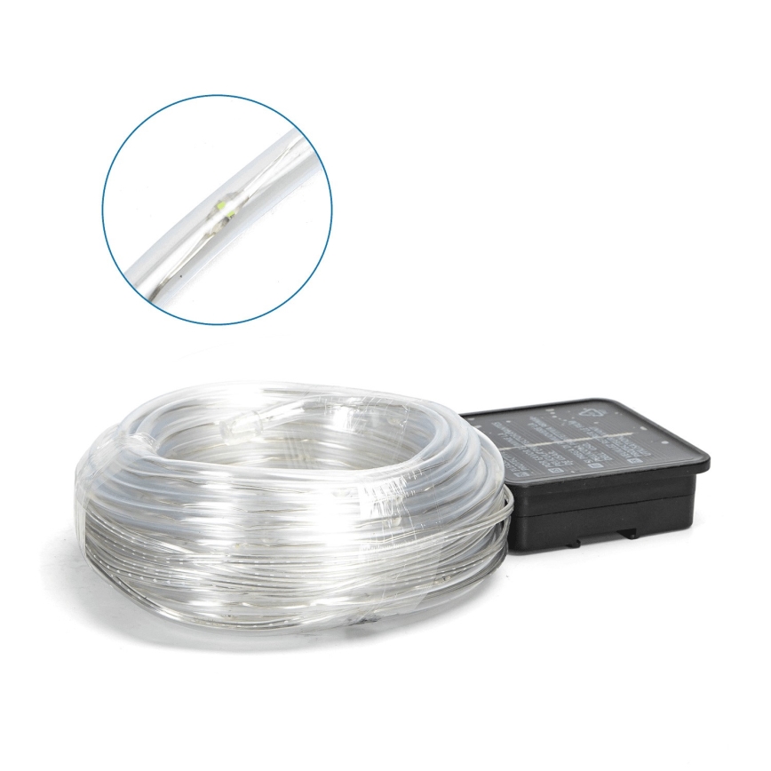 Svetlovodný kábel je zvinutý na bielom podklade. Kábel obsahuje LED diódy. K nemu patrí malá čierna krabička.