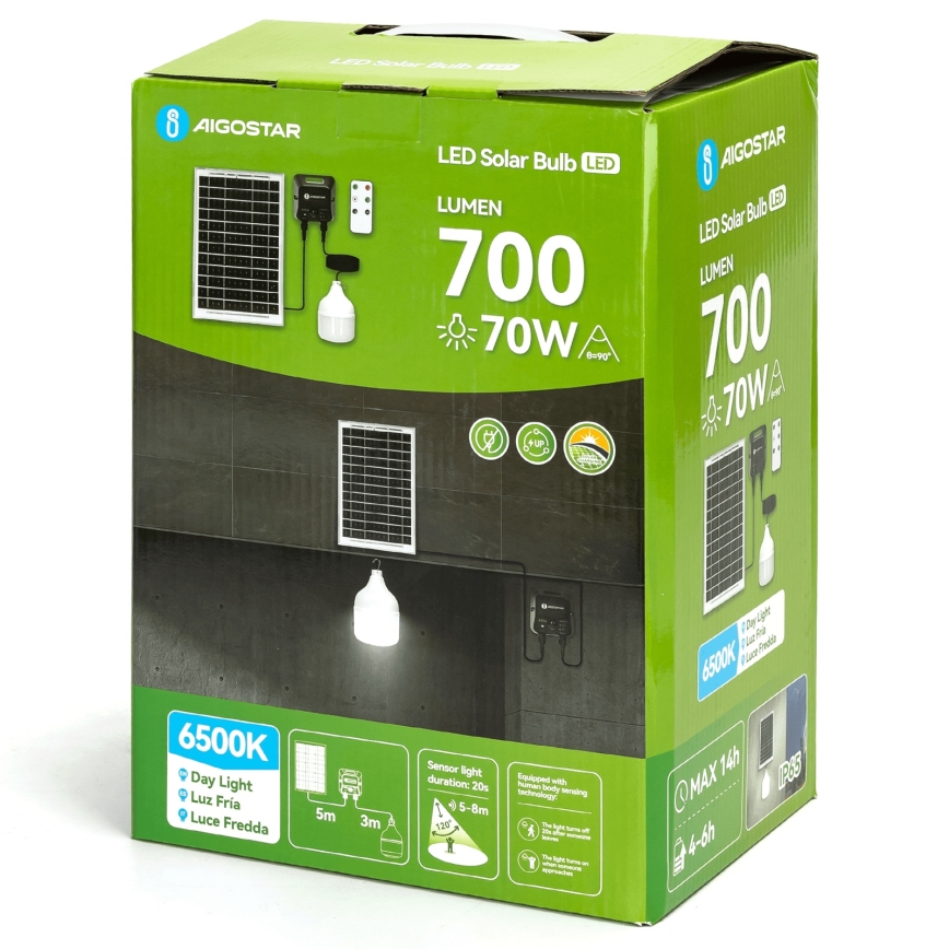 Solárny LED žiarovka s panelom, svieti, na stene. Balenie uvádza: 700 lúmenov, 70W, 6500K, doba svietenia 4-6 hodín, max. 14 hodín, dosah snímača 5-8 metrov.