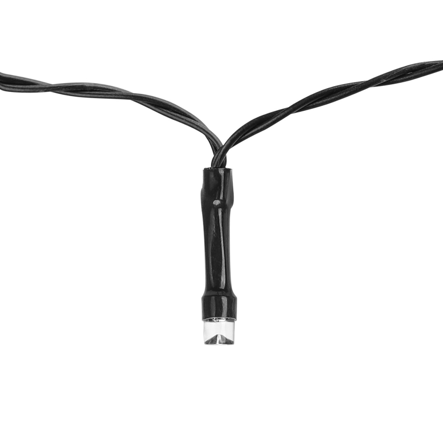 Jedna LED dióda svieti. Je pripojená k čiernemu káblu, ktorý sa rozdeľuje na dve vetvy. Dióda je umiestnená na bielom pozadí.