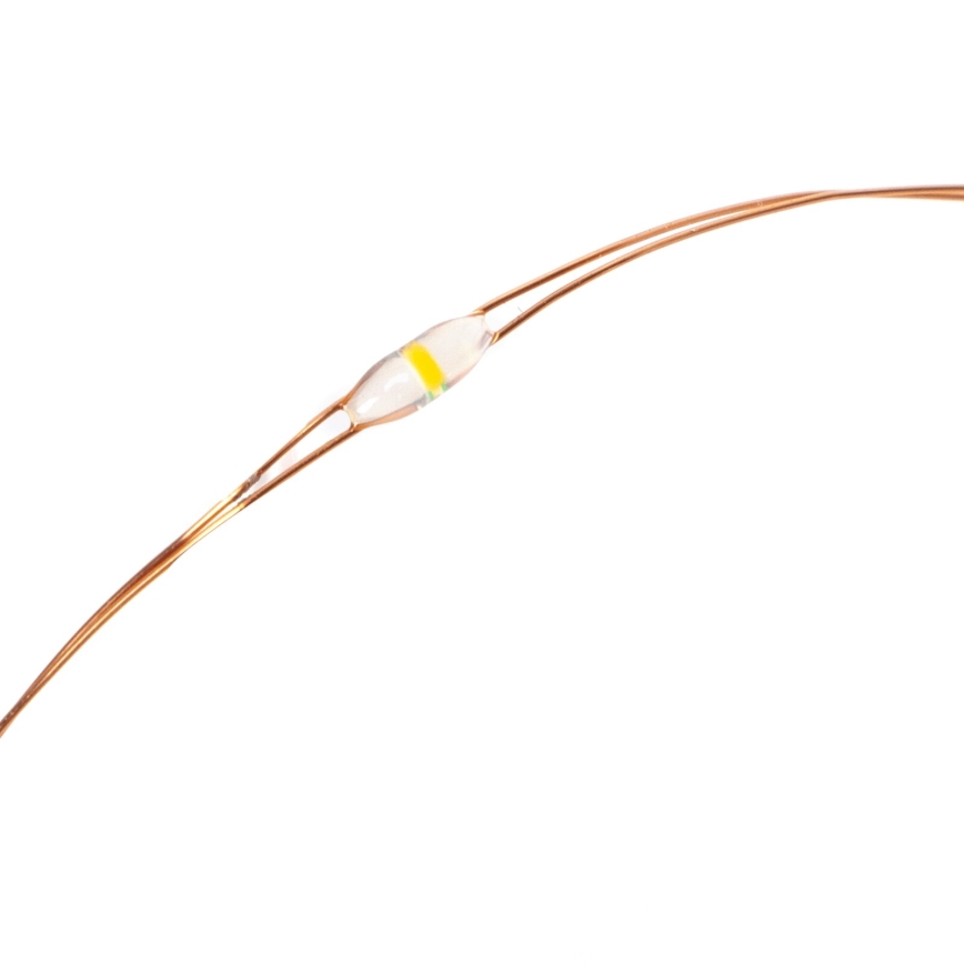 Balenie svetelného reťazca s 100 LED diódami, s teplou bielou farbou, medeným drôtom, solárnym nabíjaním, dĺžkou 2+10m. Balenie obsahuje informácie v angličtine, španielčine a taliančine.