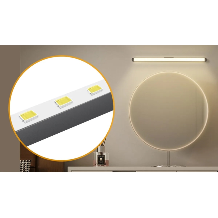 LED pásik s tromi LED diódami je pripevnený nad okrúhlym zrkadlom na toaletnom stolíku. Svetlo svieti.