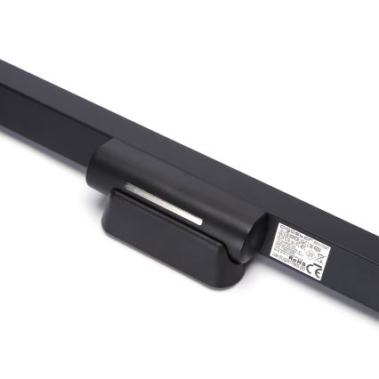 Čierna lišta s pripojeným mechanizmom na bielom pozadí. Na lište je označenie: DIGISOLAR 505, 12V DC, 5W, IP65, CLASS II, ROHS, CE, UIM-DGCD1410020.