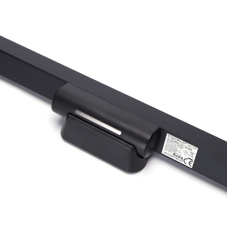 Čierna lišta s pripojeným mechanizmom na bielom pozadí. Na lište je označenie: DIGISOLAR 505, 12V DC, 5W, IP65, CLASS II, ROHS, CE, UIM-DGCD1410020.