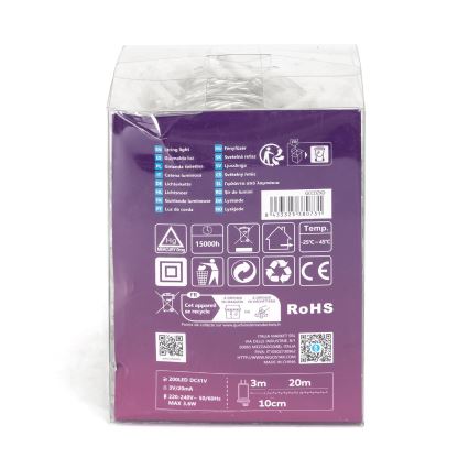 Svetlená reťaz v priehľadnom obale; balenie obsahuje technické informácie o produkte, vrátane názvu v mnohých jazykoch (napr. String light, Guirnalda luz, Girlanda świetlna), technických parametrov (200 LED, 3V/20mA, 220-240V, 50/60Hz, max. 3.6W) a dĺžky (3m, 20m, 10cm).