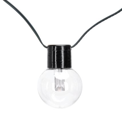 Guľová LED lampa visí na čiernom kábli. Lampa je z priehľadného plastu s čiernym kovovým základom. Svetlo pochádza z LED diódy vnútri.