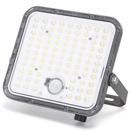 LED reflektor s mnohými diódami svieti. Je vybavený snímačom pohybu. Reflektor je umiestnený na kovovom držiaku.