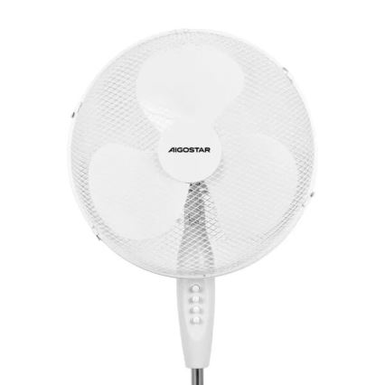 Biely stolový ventilátor značky Aigostar s trojlistovou vrtuľou sa nachádza na bielom podklade. Ventilátor je chránený plastovou mriežkou.
