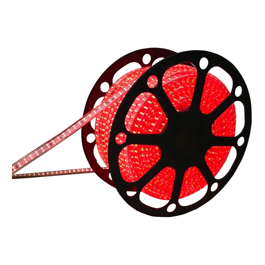 Červená LED páska sa navíja na čiernu cievku. Páska je čiastočne odvinutá. Cievka je na bielom pozadí.