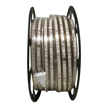 LED pásik je navinutý na cievke s čiernym plastovým rámom. Pásik je priehľadný a obsahuje mnohé malé LED diódy. Viditeľná je aj sieťová zástrčka.