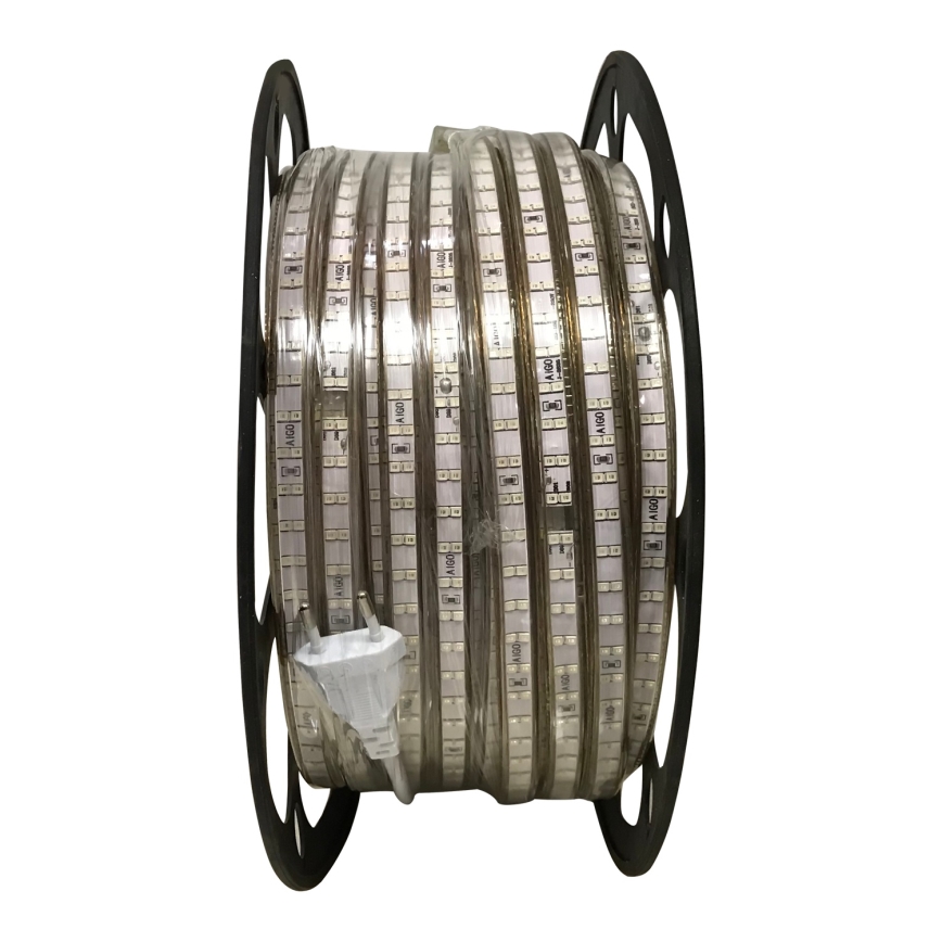 LED pásik je navinutý na cievke s čiernym plastovým rámom. Pásik je priehľadný a obsahuje mnohé malé LED diódy. Viditeľná je aj sieťová zástrčka.