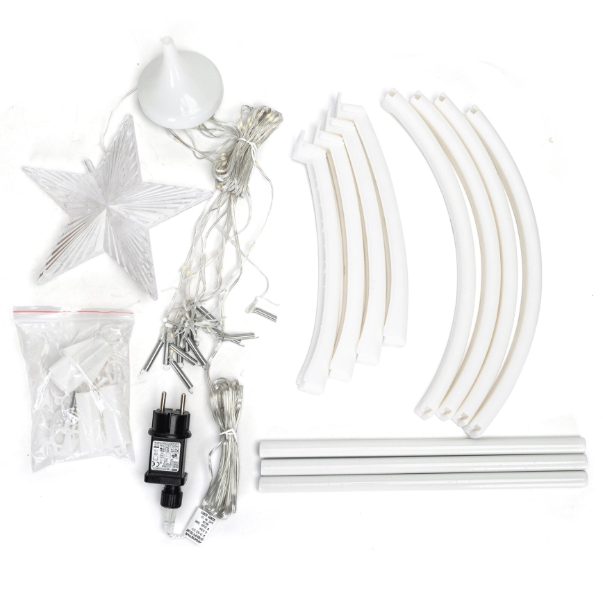 Rozložené súčiastky svetelnej dekorácie: hviezda, svetelný reťaz, plastové oblúky, tyče a zdroj napájania. Súčiastky sú pripravené na zostavenie. Na obale zdroja napájania je nečitateľný text.