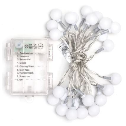 Svetelný reťaz s bielymi guľôčkovými LED diódami je zvinutý. Ovládací box ponúka deväť svetelných režimov: kombinácia, vlny, sekvenčné, pomalé svietenie, prenasledovanie/blesk, pomalé zhasínanie, blikanie/blik, stále svietenie a vypnuté. Funkcia časovača: 6 hodín zapnuté, 18 hodín vypnuté.