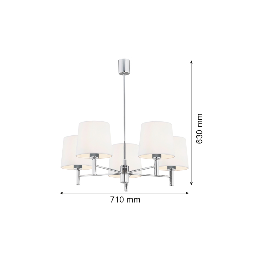 Päťramenný lustr s bielymi tienidlami visí zo stropu. Má chrómový kovový rám. Rozmery: 710 mm x 630 mm.