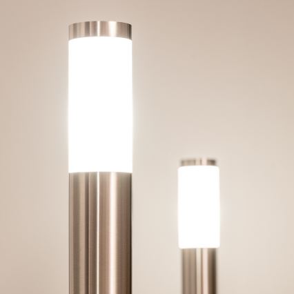 BRILAGI - LED stmievateľná vonkajšia lampa so zásuvkou ELIA 1xE27/6W/230V 2700-6500K IP44 Wi-Fi 50 cm matný chróm