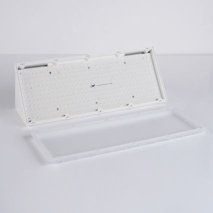 Brilagi - LED Vonkajšie nástenné svietidlo so senzorom TRIANGLE LED/42W/230V 45 cm biela IP65