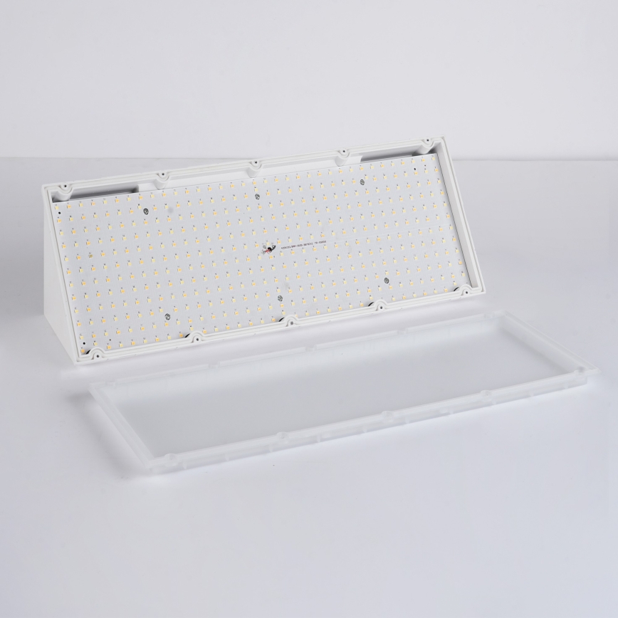 Brilagi - LED Vonkajšie nástenné svietidlo so senzorom TRIANGLE LED/42W/230V 45 cm biela IP65