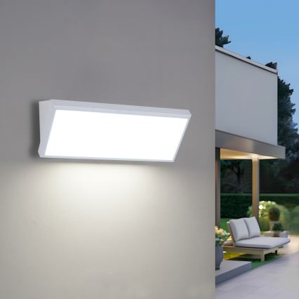 Brilagi - LED vonkajšie nástenné svietidlo TRIANGLE LED/42W/230V 3000/4000/6500K 45 cm biela IP65