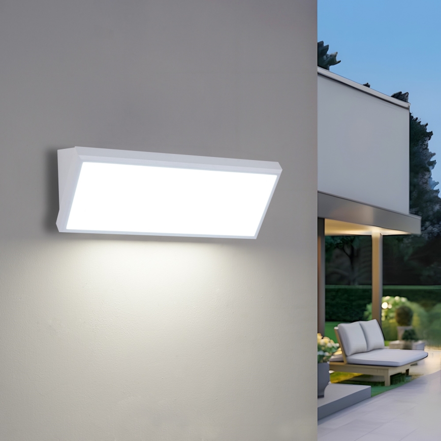Brilagi - LED vonkajšie nástenné svietidlo TRIANGLE LED/42W/230V 45 cm biele IP65
