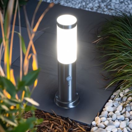 Brilagi - Vonkajšia lampa so senzorom NOVA 1xE27/15W/230V 40 cm IP44 matný chróm