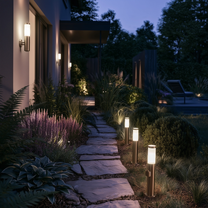 BRILAGI - Vonkajšia lampa so zásuvkou ELIA 1xE27/20W/230V IP44 50 cm matný chróm