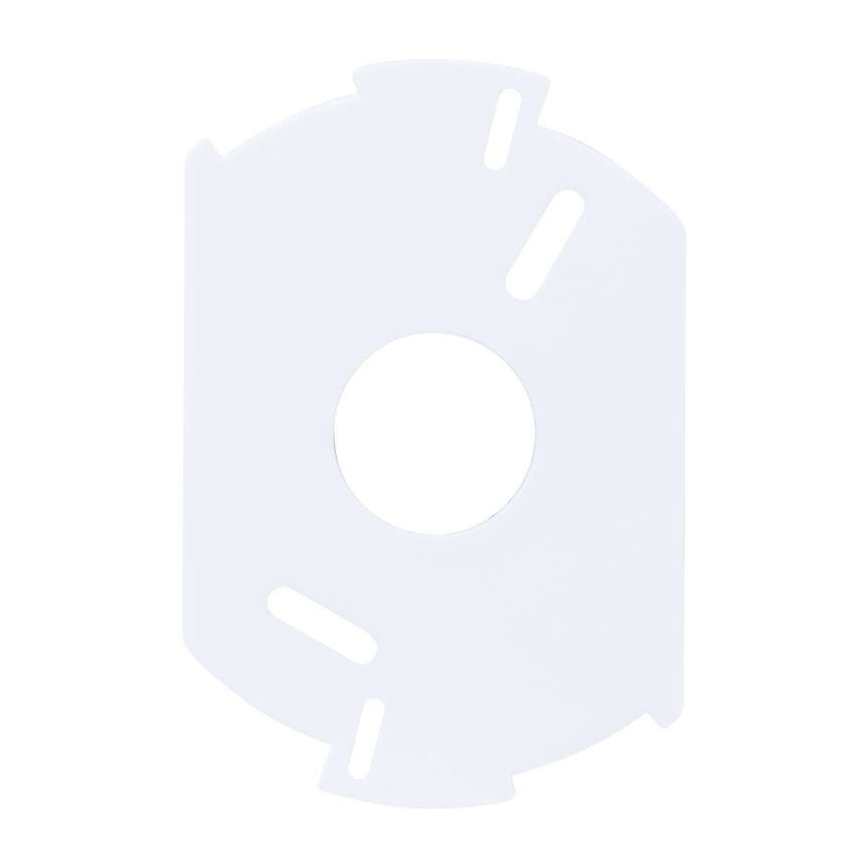 Biela plastová doska s okrúhlym otvorom v strede a štrbinami po obvode je na bielom pozadí.