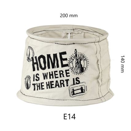Valcový textilný výrobok s potlačou „HOME IS WHERE THE HEART IS“ a obrázkami symbolov New Yorku a Londýna, s rozmermi 200 x 140 mm, označený E14.