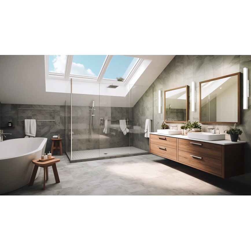 Kúpeľňa s voľne stojacou vaňou a prechodnou sprchou, je osvetlená stropnými oknami a nástennými svietidlami. Drevená umývadlová skrinka s dvoma umývadlami je umiestnená oproti sprche.