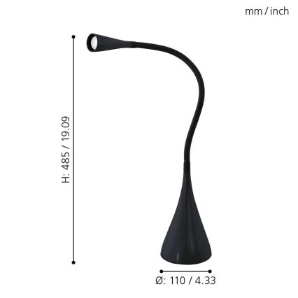 Čierna stolná lampa s ohybným ramenom svieti. Výška 485 mm/19,09 palcov, priemer základne 110 mm/4,33 palcov.
