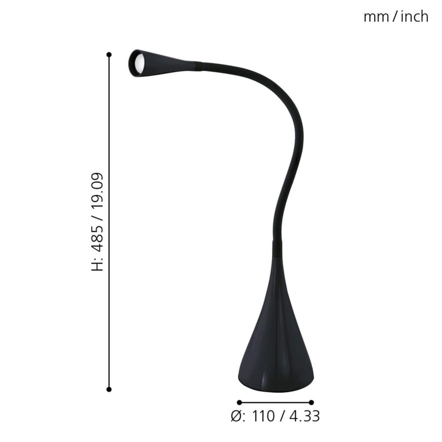 Čierna stolná lampa s ohybným ramenom svieti. Výška 485 mm/19,09 palcov, priemer základne 110 mm/4,33 palcov.