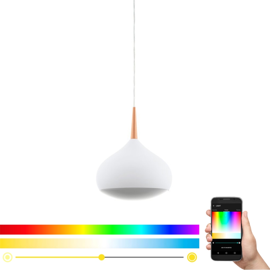 Biela závesná lampa s medeným detailom visí. Ovláda sa smartfónom zobrazujúcim farebnú paletu a nastavenie jasu.