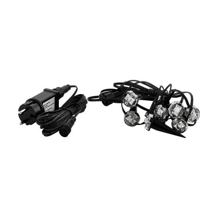 Súprava LED bodových svetiel s transformátorom. Svetelné body s kolíkmi na zapichnutie do zeme sú pripojené k čiernemu káblu. Transformátor má európsku zástrčku.
