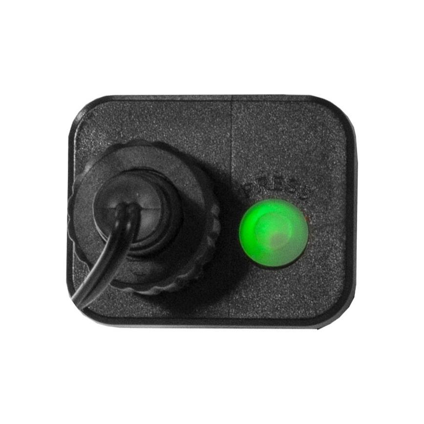 Čierna plastová skrinka s pripojeným káblom a zelenou LED diódou s nápisom „PRESS“.