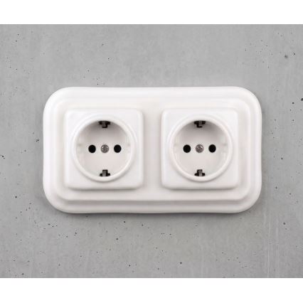 Elhard - Dvojitá keramická retro zásuvka domová s rámikom SCHUKO 230 V biela