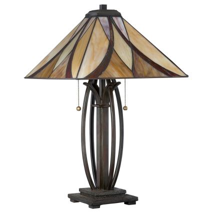 Stolová lampa s tienidlom z farebného skla stojí na štvorcovom podstavci. Tienidlo je zložené z hnedých, béžových a červenkastých častí. Noha lampy je kovová, tmavohnedá s ozdobnými prvkami.